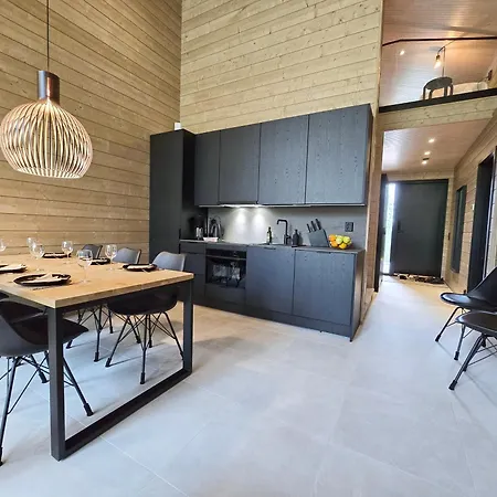 Sirius, Aekaeslompolo, Yllaes *